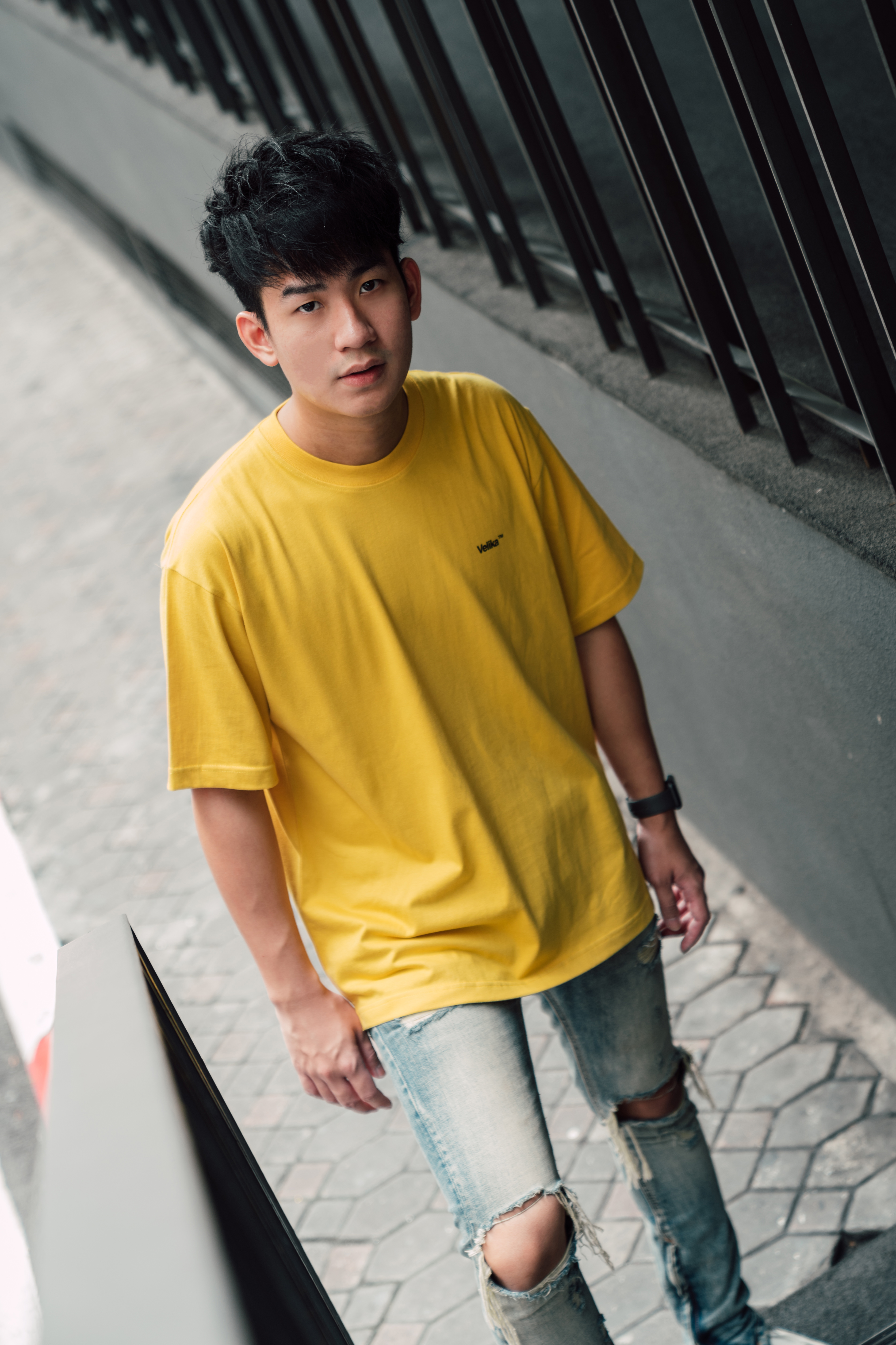 mustard t shirt outfit