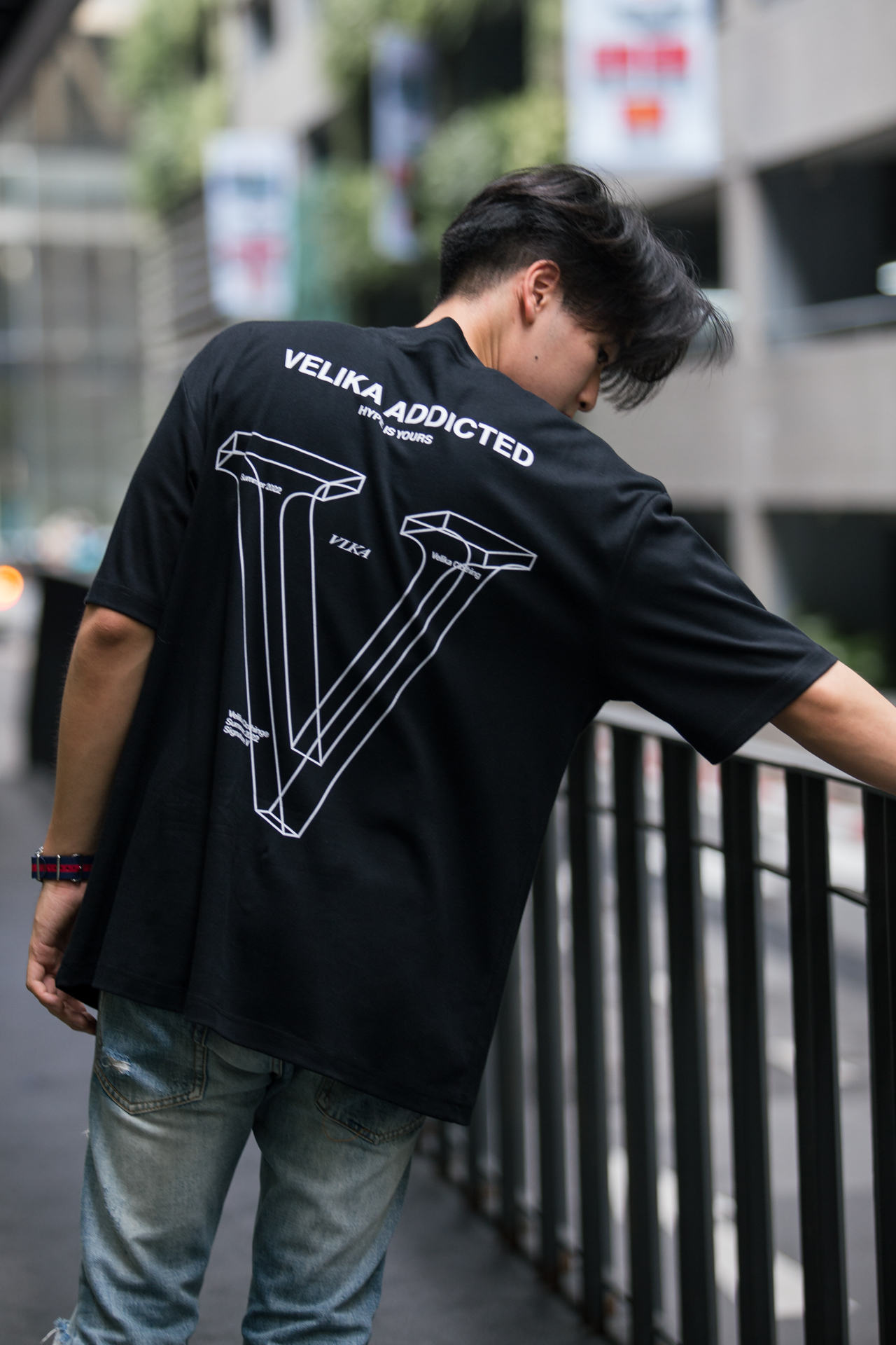 “Signature V” Oversize T-Shirt (Black) – Velika Clothing